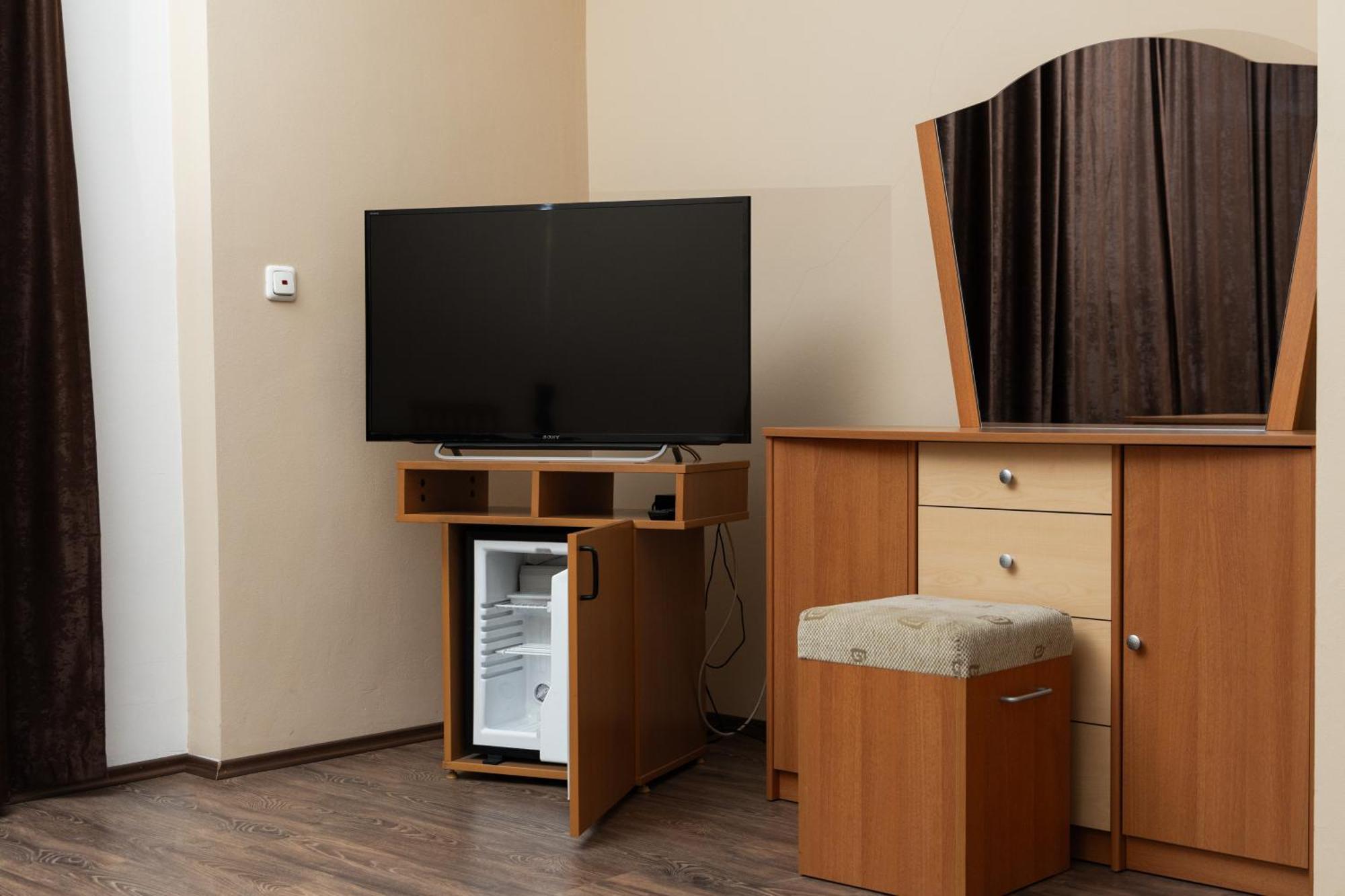 Hotel Luxor Pristina Quarto foto